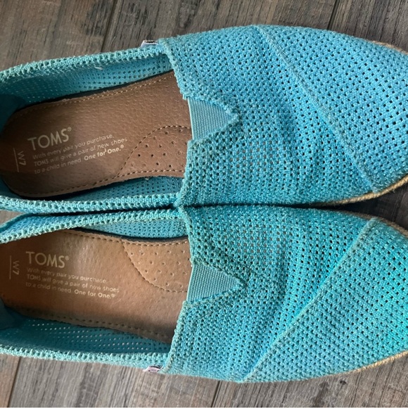 Toms Blue Moccasins Comfortable Stylish Footwear - Picture 2 of 3